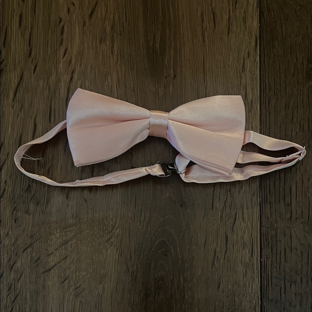 Elegant coral salmón Kids Bow Tie, adjustable, great condition